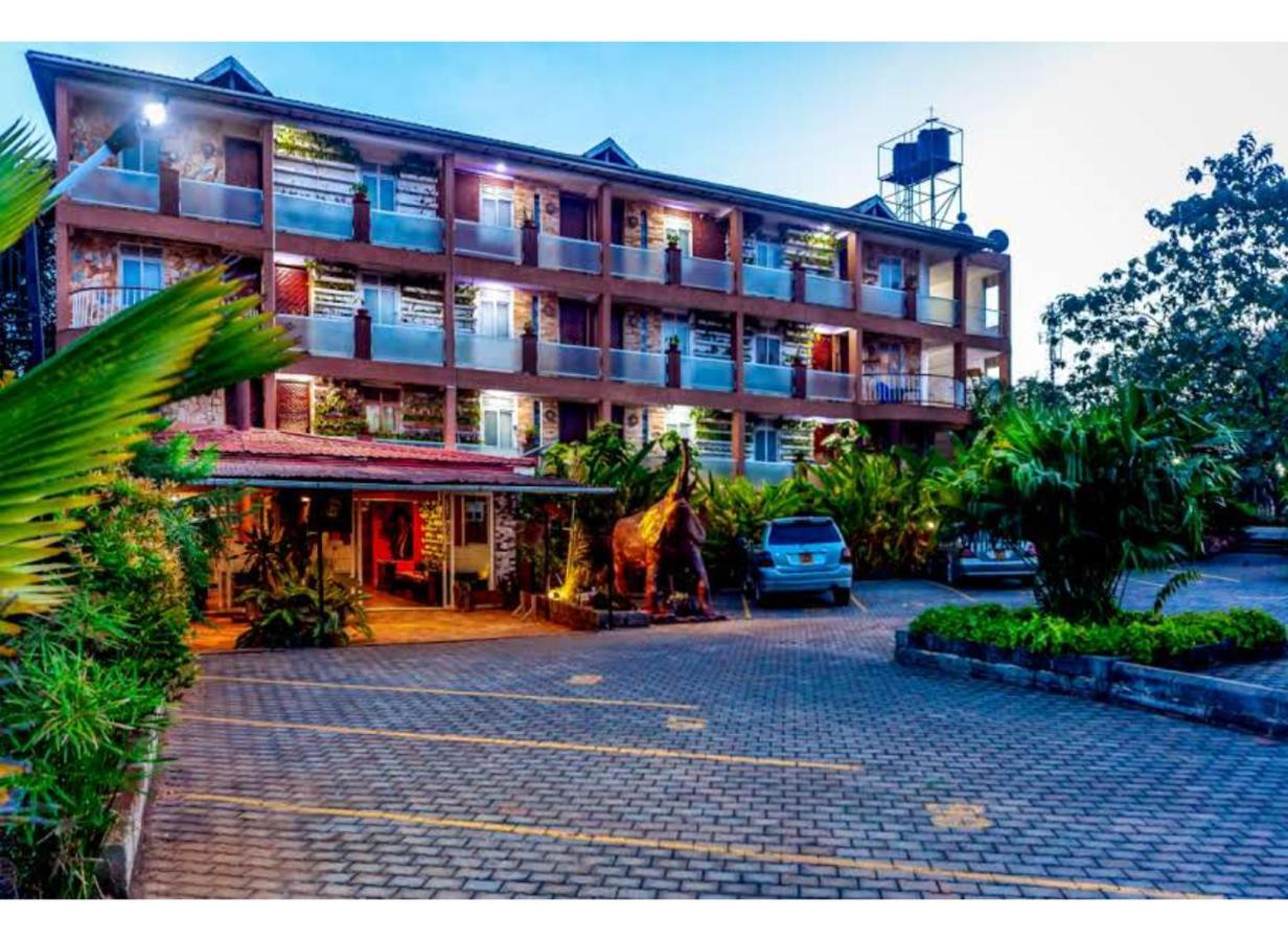 African Tribe Hotel 4*