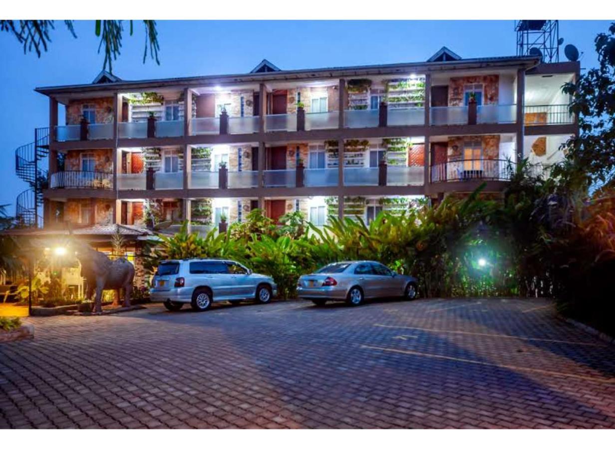 African Tribe Hotel 4*